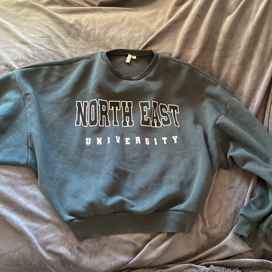 Mörk grön sweatshirt från NLY Trend - 90