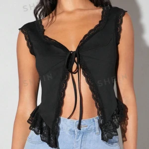 Svart topp - Svart topp med spets från Shein