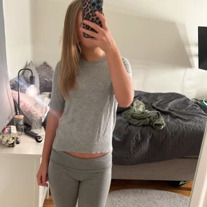 Stickade T-shirt  - Stickad T-shirt från lager 157! Knappt använt den bara få antal gånger är i fint skick ❤️