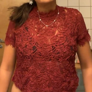 Spetstopp  - Säljer denhär supersöta Spetstoppen ifrån zara, aldrig använd❤️