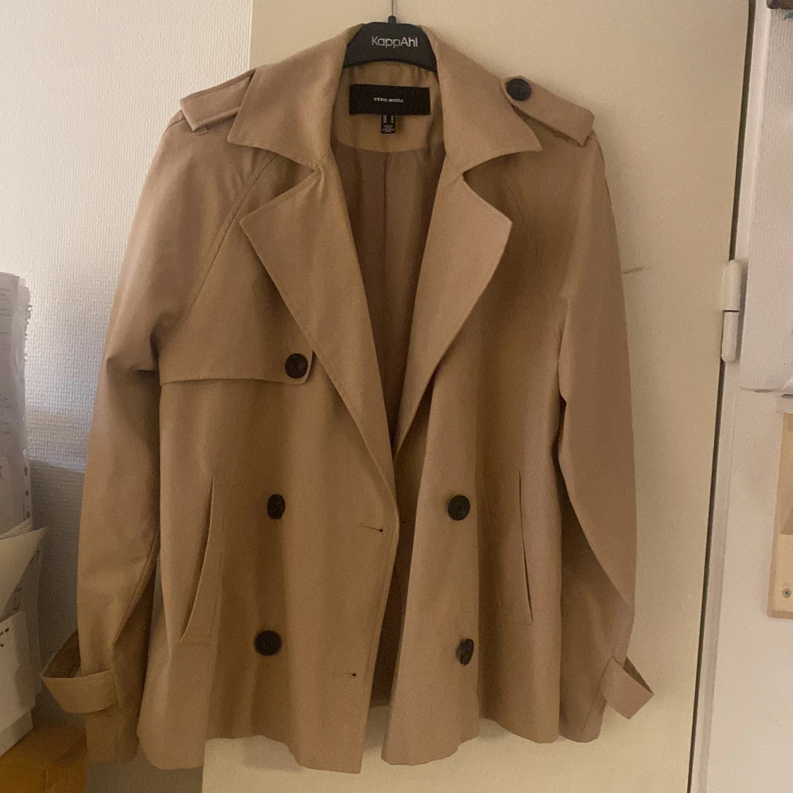 Beige trenchcoat från Vero Moda - 91