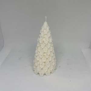 Liten julgran  - Dessa små soja ljus i form av julgranar är perfekt till jul! Vikten är upp mot 70 gram och färgen kan anpassas samt Doft läggas till! 🎄