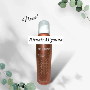 Ny! M'gouna Floral Foaming Shower Gel från Rituals - Säljer en lyxig duschgel från Rituals, M'gouna, med en blommig doft. Den kommer i en snygg kopparfärgad flaska med vitt lock. Perfekt för en uppfriskande duschupplevelse! 🌸Ny! Limited  edition. Full size 200ml