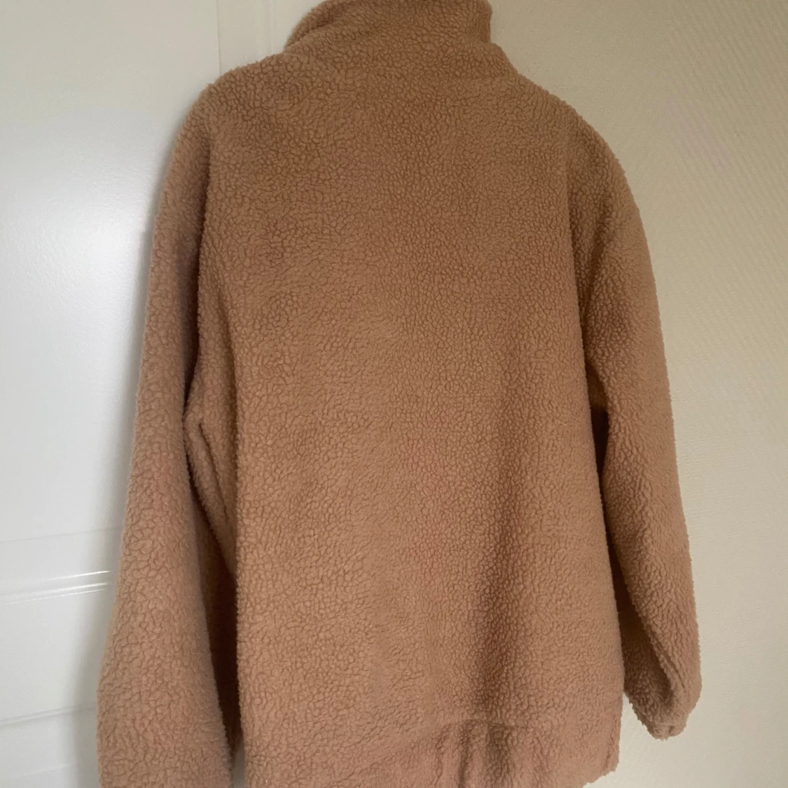 Ljusbrun teddyjacka - 90