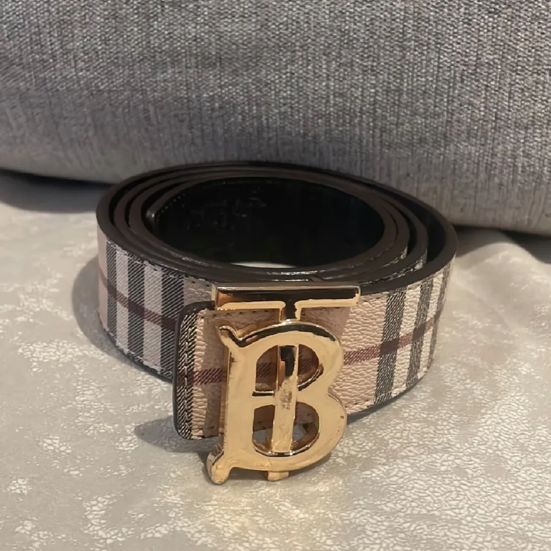 Rutig bälte med guldspänne - 91