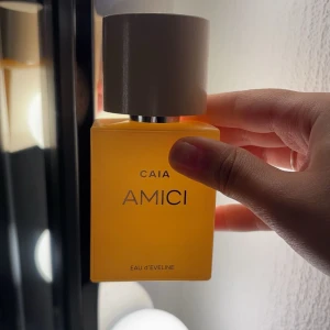 Parfym CAIA AMICI - Säljer min parfym från Caia då den inte passar mig i doften, hälften är kvar💗