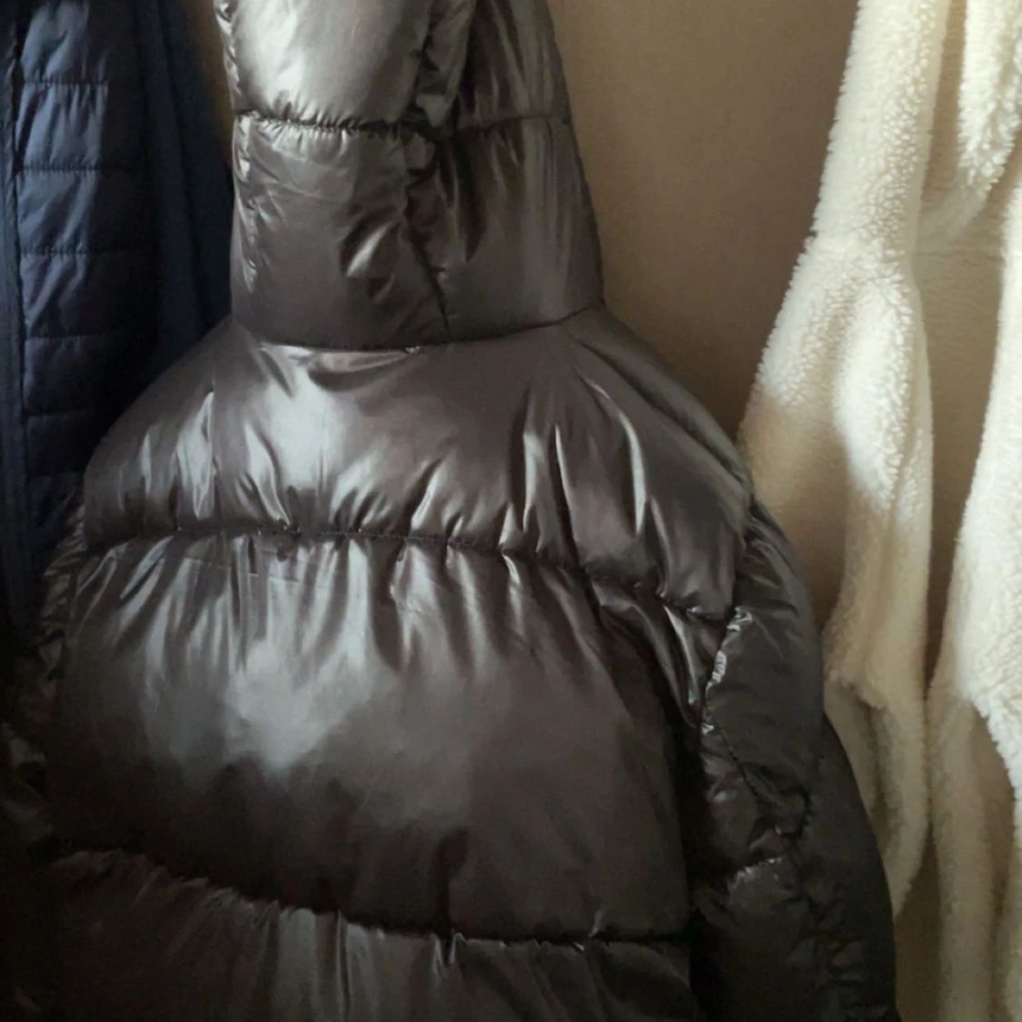 Svart pufferjacka från H&M - 90