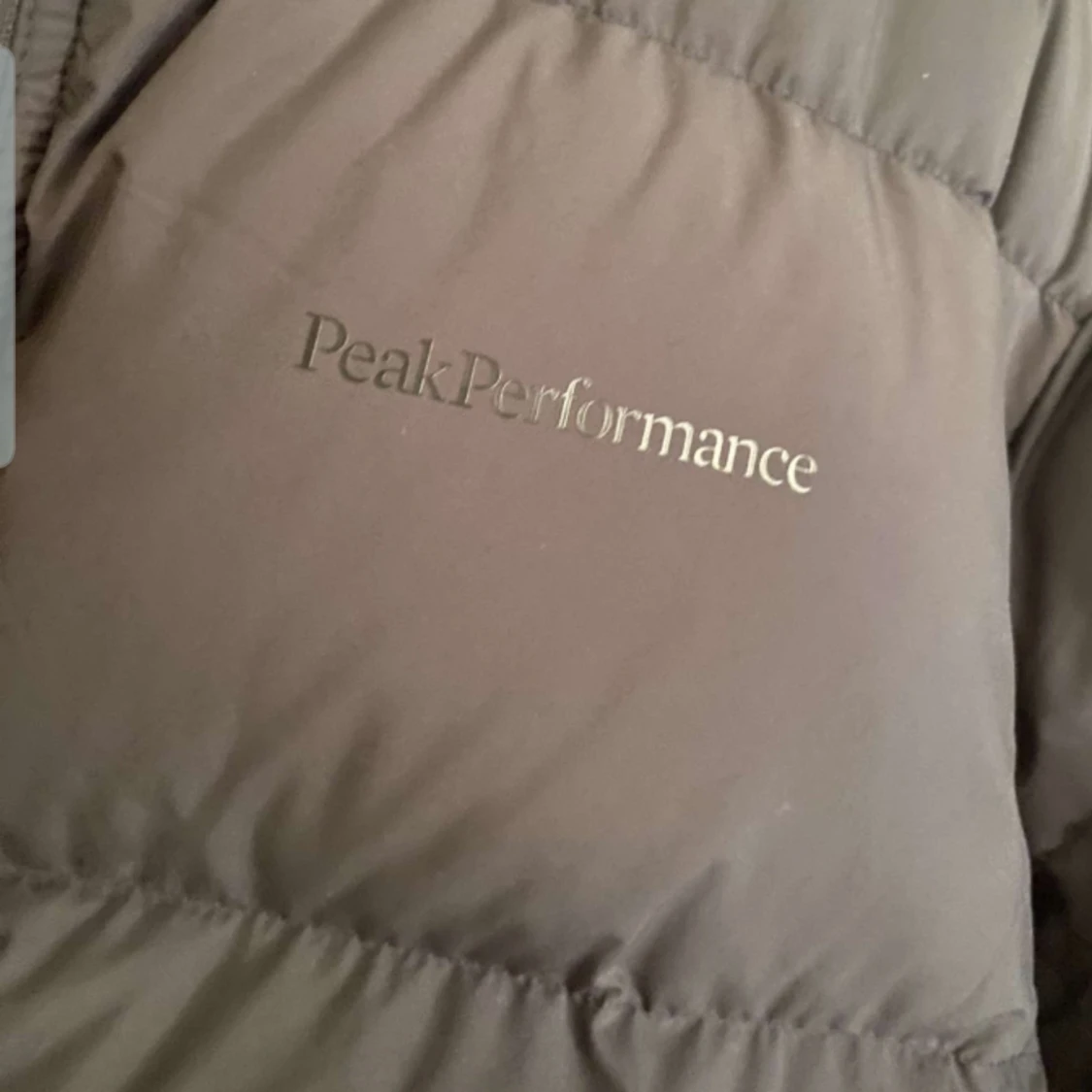Svart dunjacka från Peak Performance - 92