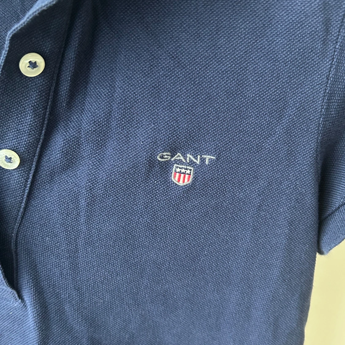 Marinblå pikétröja GANT - 1