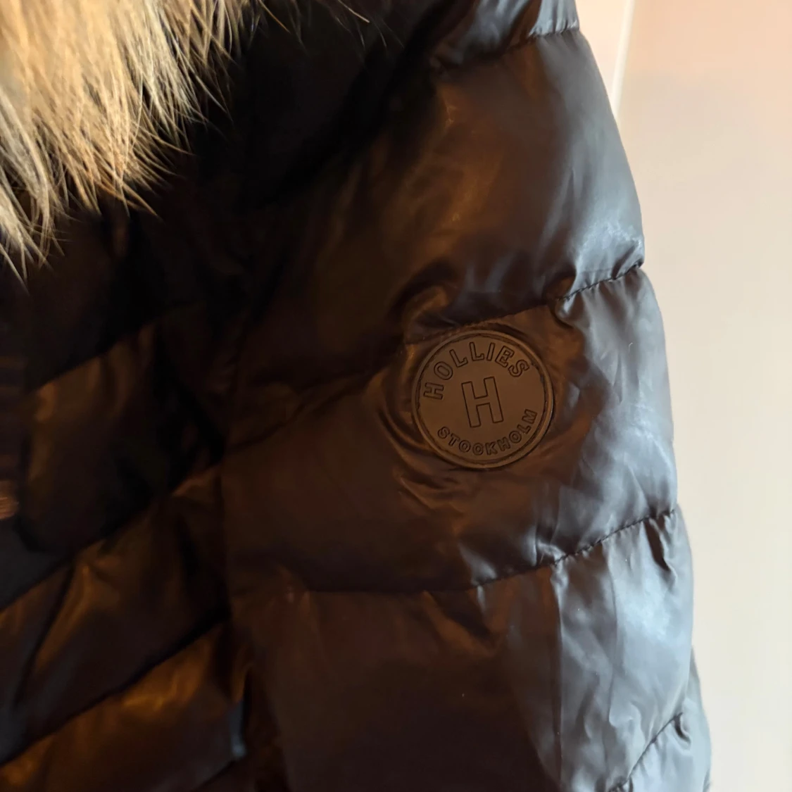 Svart dunjacka från Hollies - 90