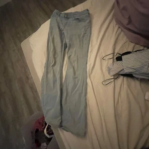 Lindex/jeans  - Lindex  Färg/ljus blå  Jeans Storlek/ 146