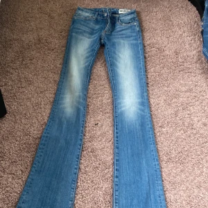 Jeans  - Säker men så snygga jeans från crocker för att dom är för stora och för långa stolek 23/33