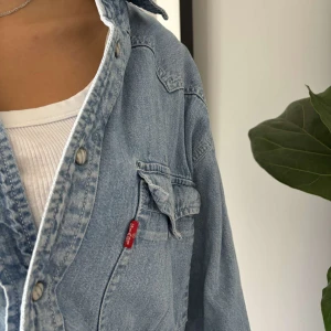 Vintage Levi’S skjorta - En vintage skjorta, oversize, bra skick, strl S 