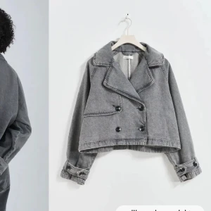 Jeansjacka  - Säljer denna slutsålda jeans jackan ifrån Gina Tricot då den inte riktigt var min stil efter ett tag och tänkte om någon annan är intresserad, priset går att diskutera 