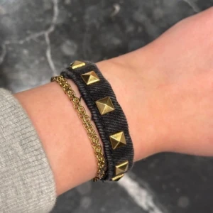 Jeans armband med nitar - Super fint svart jeans armband med nitar😍😍
