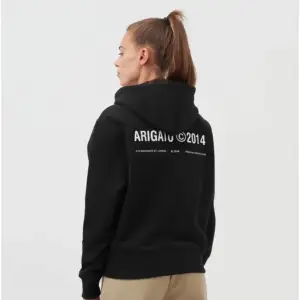 Säljer denna snygga hoodie ifrån Arigato - använd fåtal gånger så känns verkligen som ny.  Hör av er för fler bilder om ni är intresserade. 