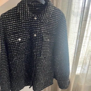 Superfin jacka!  - Är i bra skick men kan finnas några små trådar som sticker ut men ingenting man tänker på! 