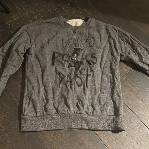 Ikks tröja  - Använd några få ggr, pris kan diskuteras 