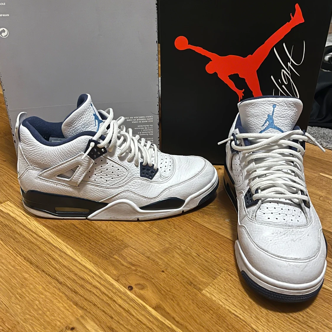 Jordan 4 Retro Columbia (2015) - 90