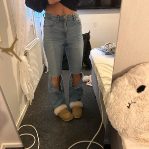 jeans - jag säljer mina jeans pågrund av att jag inte använder dom längre men som är super sköna 