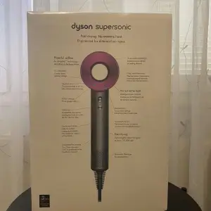 Dyson hårfön, helt nytt och oöppnad köpte till tjejen som födelsedags present men hon hade tydligen en redan  Säljer flr 4000 för att få tillbaka de mesta av pengarna men kan diskutera pris vid snabbare affär  Org pris: 5000kr