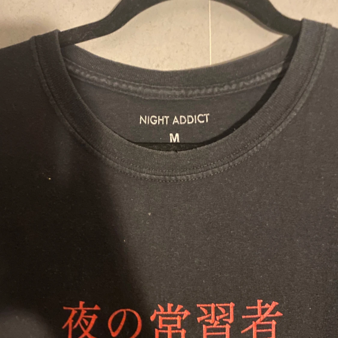 Black streetwear t-shirt graphic size L barley used and good quality - 90