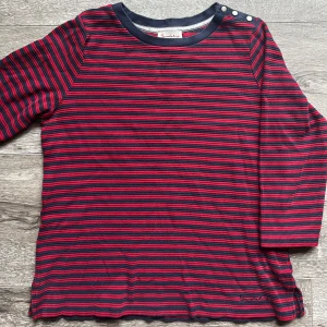 Tröja - super mysig tröja med knappar på ena axeln 💗 perfekt till hösten