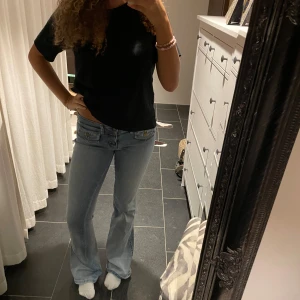 Low Waist jeans  - Supersnygga low waist jeans från Lois. I väldigt bra skick! Längden är 34 men passar mig som brukar ha 32. 