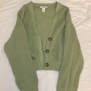 Light green cardigan - Lime green knitted cardigan in great condition