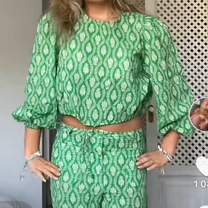 Set🥰 - Säljer detta fantastiska sett från zara! Gammal kollektion så finns inte kvar längre! Skriv för fler bilder🥰❤️😋