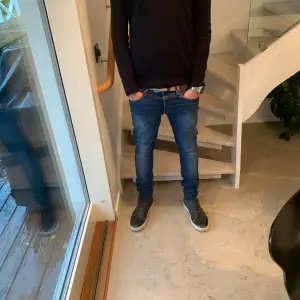 Säljer ett par tvär feta replay jeans|storlek 30/32|Vid frågor eller fler bilder är det bara att komma privat!💫