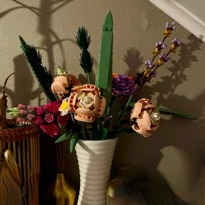 Lego Blommor - alla bitar finns kvar & bruksanvisningen, måste dock leta reda på original boxen på sista bilden.