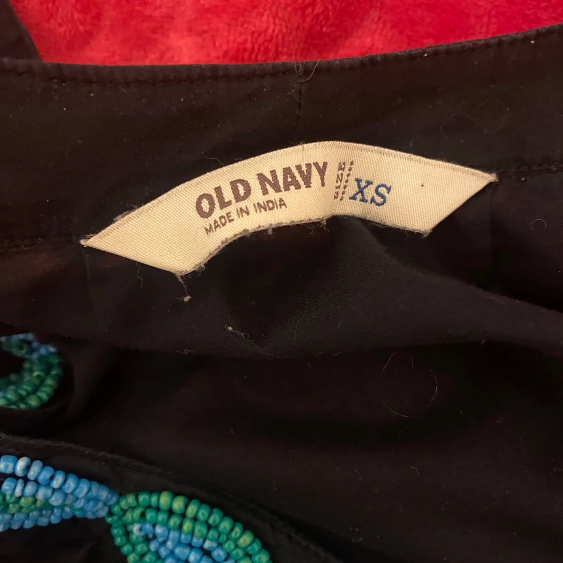 svart topp med fina detaljer  - 92