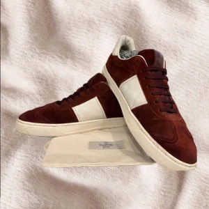 Valentino Flycrews - | INTRESSEKOLL | vill se vad folk är villiga o ge för dessa otroligt snygga flycrews | 3 nitar saknar | kan ta byten, slå oss en pling vid intresse🛎️