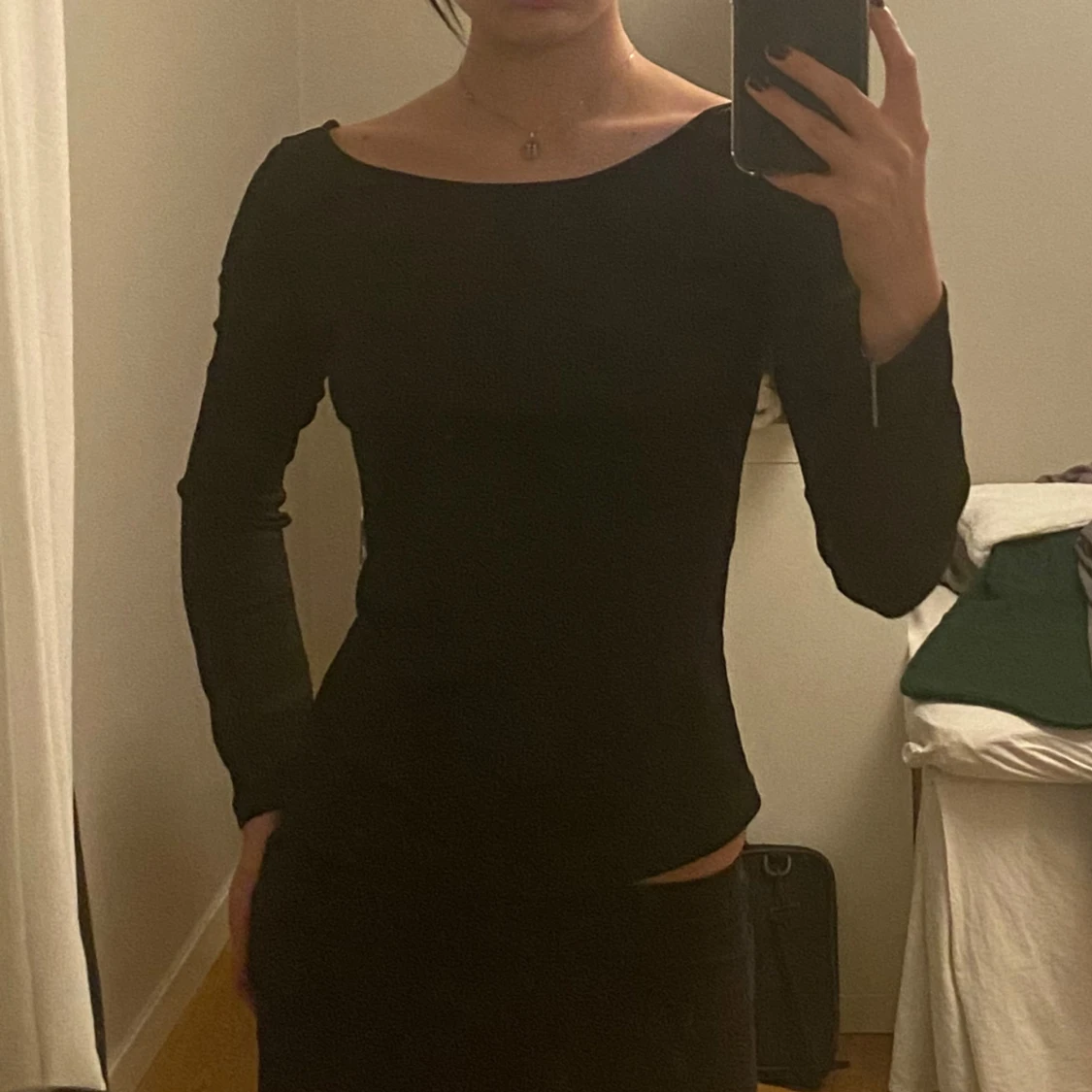 Svart långärmad topp med öppen rygg - 90