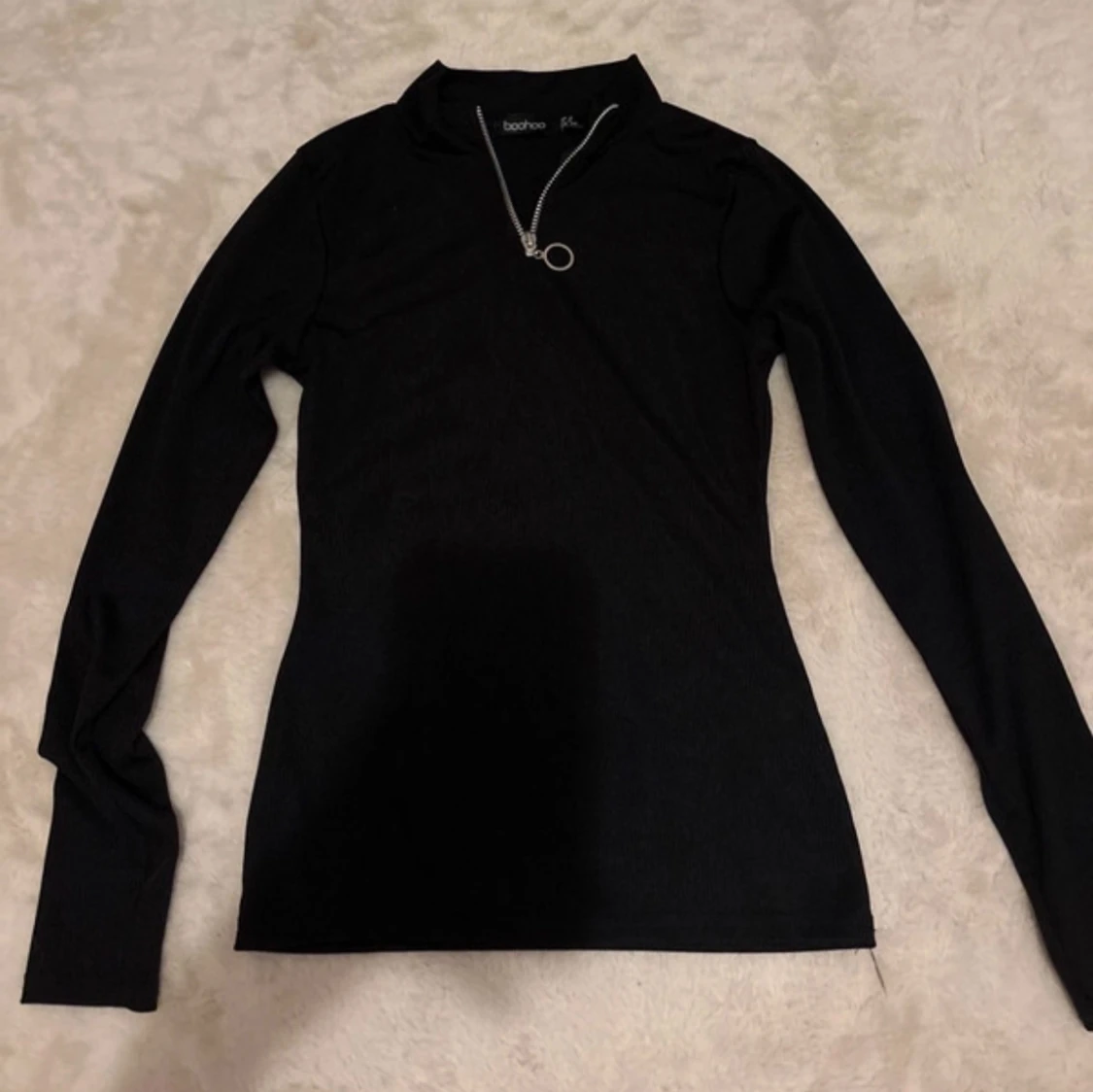 Svart långärmad tröja från Boohoo