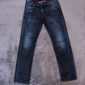 Armani Jeans - Feta Armani Exchange jeans i mycket bra skick. Storlek 32
