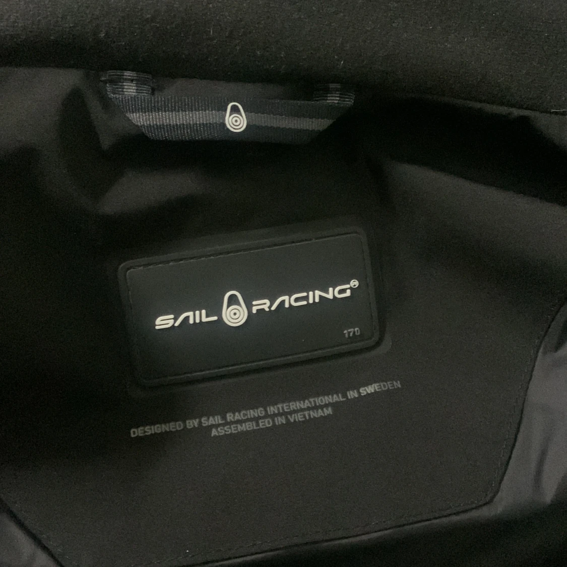 Svart dunjacka från Sail Racing - 92