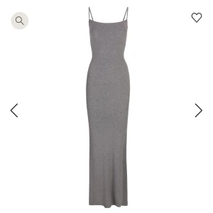 Skims klänning  - Jättefin klänning har aldrig kommit till användning. Ny utan prislapp🫶🏻nypris runt 1100 med tullar.