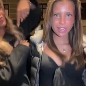 Knyttopp från Gina - Säljer den här trendiga knyttoppen från gina. Den är aldrig använd och därför i helt nytt skick. Orginalpris är 300, jag säljer för 200❤️❤️