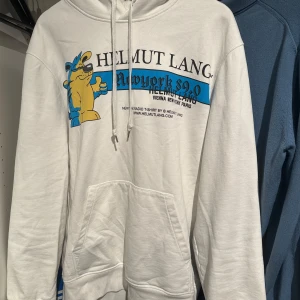 Helmut Lang hoodie - Bra skick, endast lite smuts på framfickan. Storlek XL men sitter mer som L