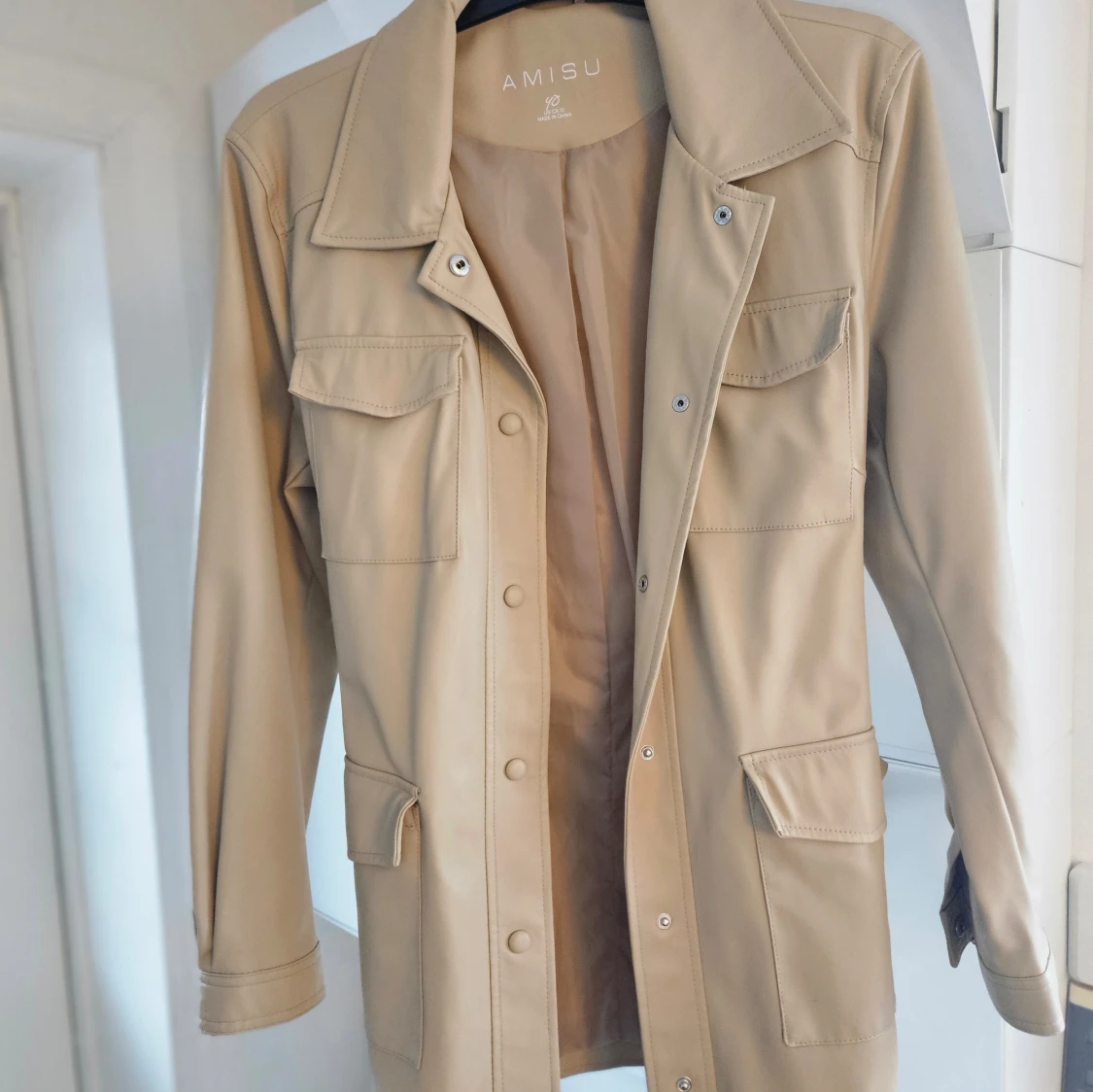 Beige skinn jacka från Amisu - 92