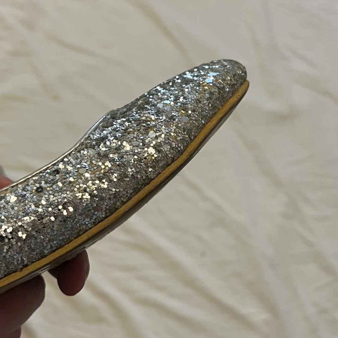 Glittriga silverfärgade ballerinaskor - 91