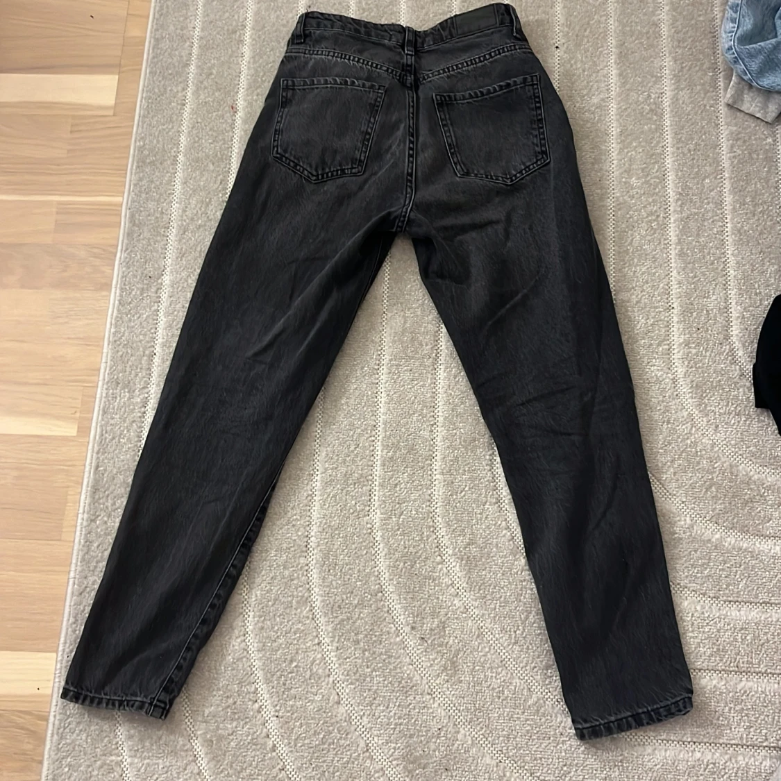 Svarta jeansbyxor - 90
