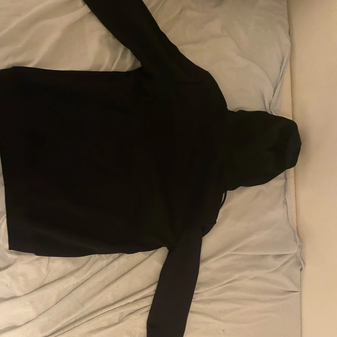 Svart huvtröja med dragkedja - 90