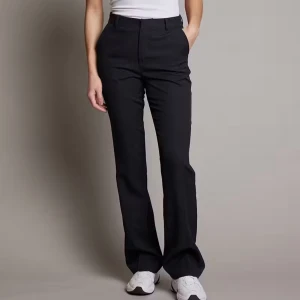 Kostym byxor  - Ett par fina kostym byxor från bikbok som tyvärr inte kommer till användning längre! Dom är väl använda därmed priset💕