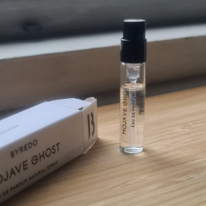 Byredo Mojave Ghost 2ml sample - Provad några gånger, mängd kvar som på bilden. Köpt december 2024.