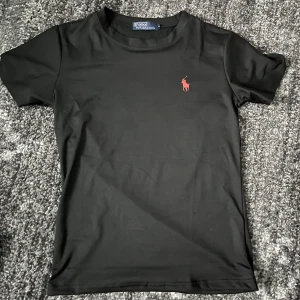 Ralph Lauren t shirt - Aldrig använt, gammal model på t shirten
