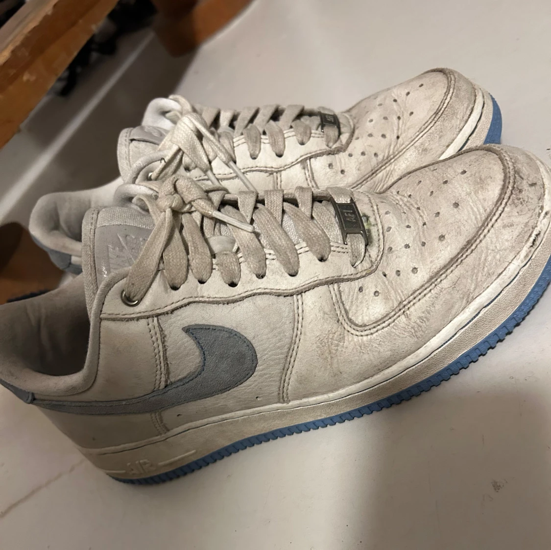 Nike Air Force med blå sula - 2