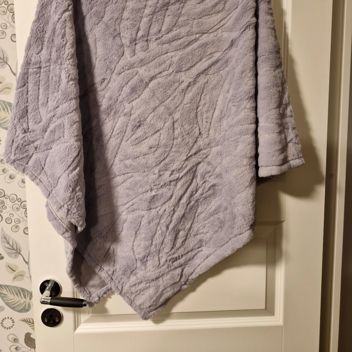 Ljusgrå fleeceponcho